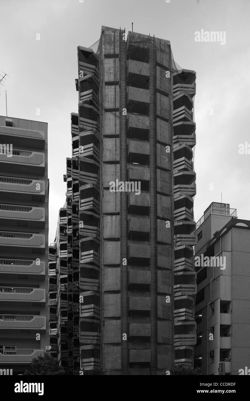 New Sky Building by Yoji Watanabe Shinjuku Tokyo Japan 2010 bolt on ...