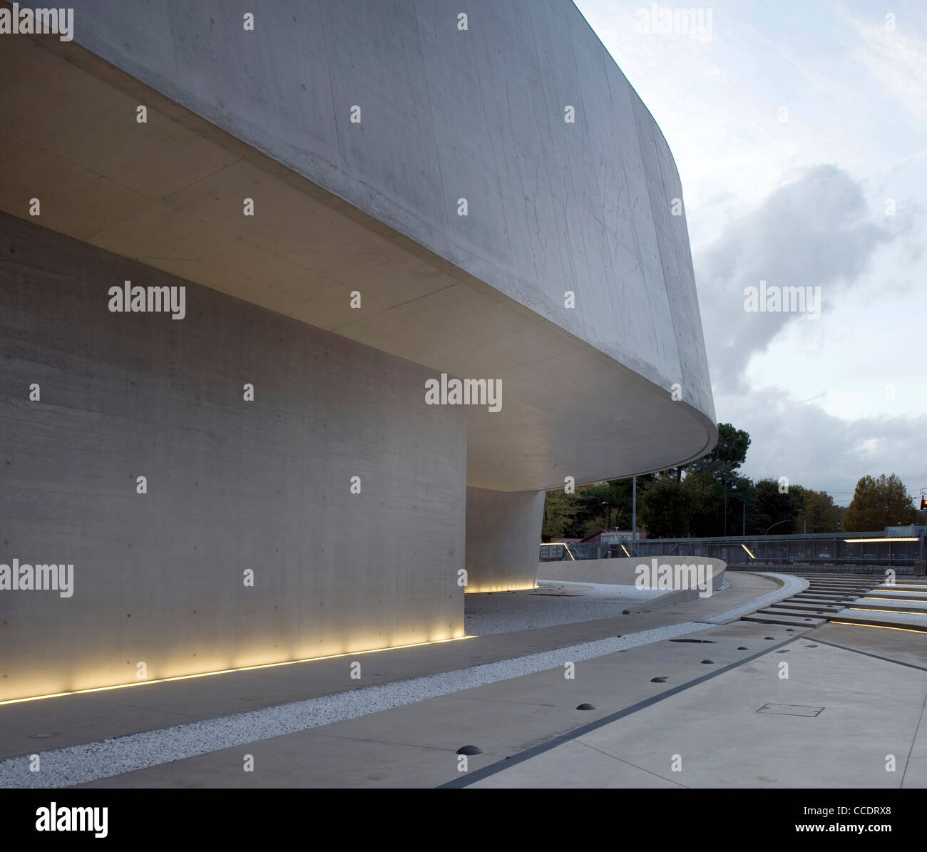 Curved concrete hi-res stock photography and images - Alamy