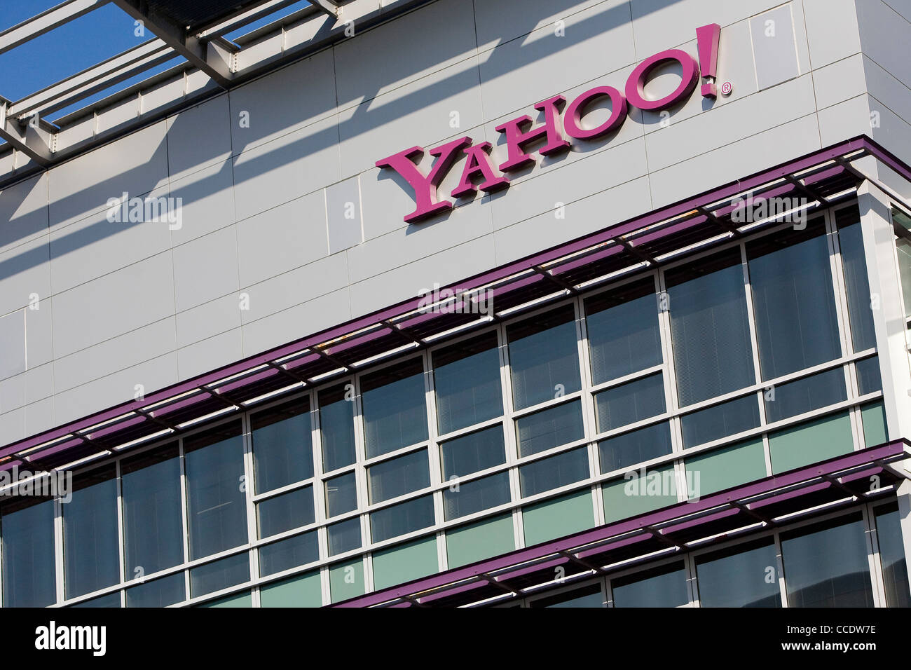 Yahoo office logo hi-res stock photography and images - Alamy