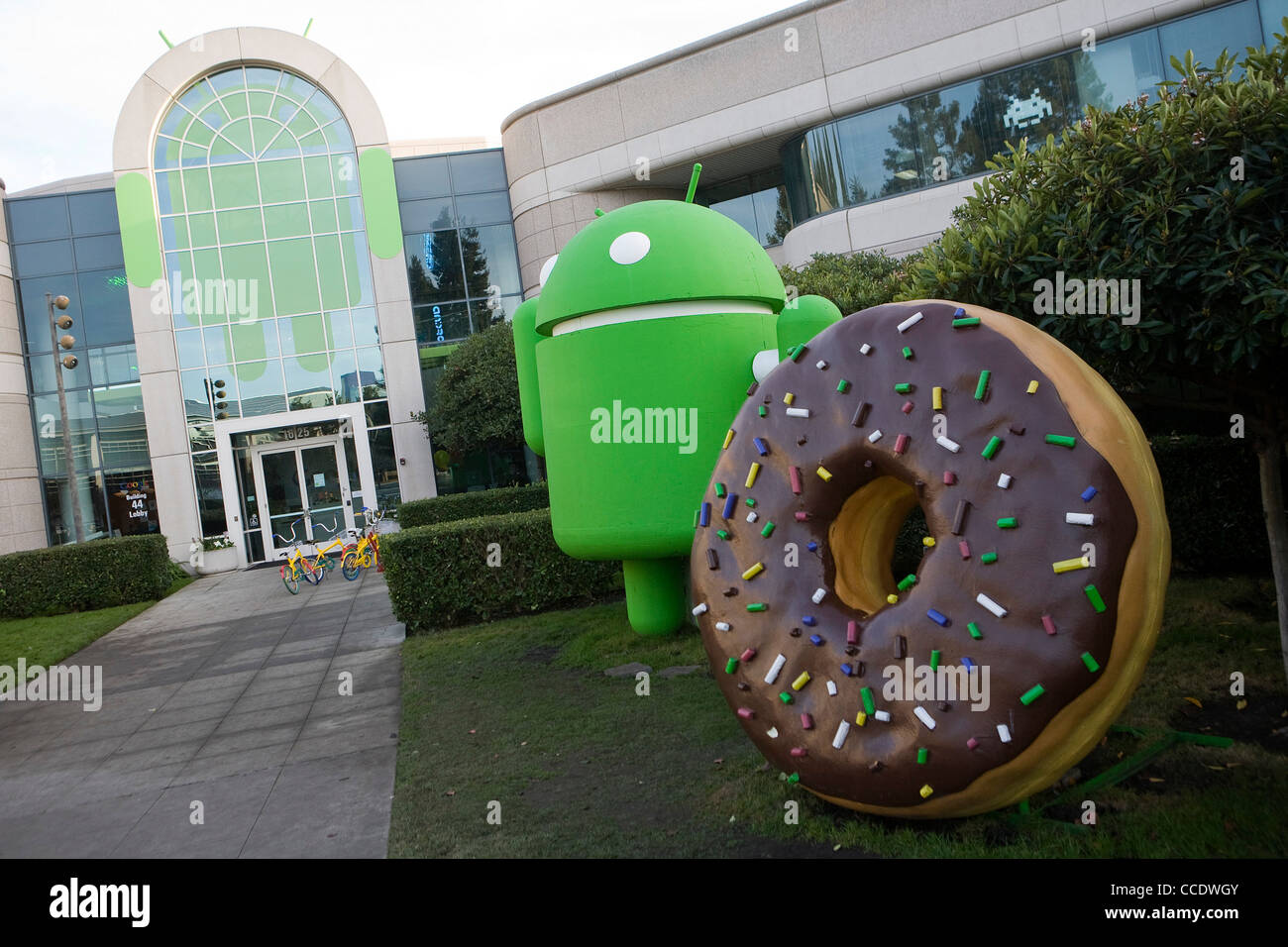 Google logo googleplex headquarters main hi-res stock photography and ...