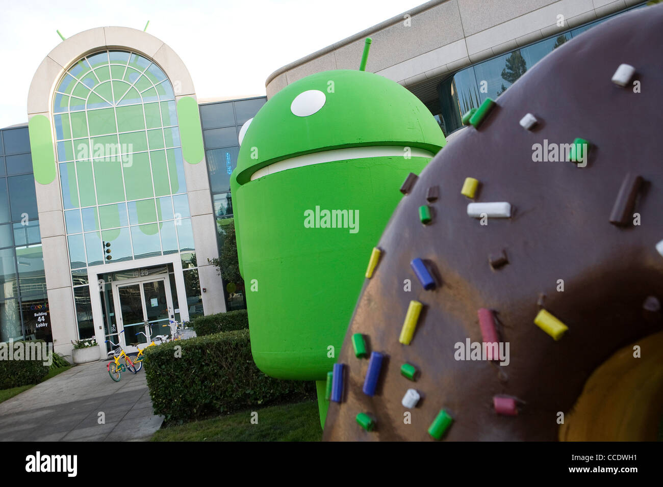 Google logo googleplex headquarters main hi-res stock photography and ...