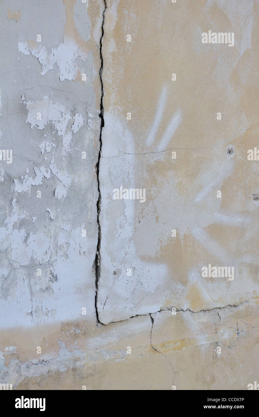 Chipped off paint and cracked wall plaster Stock Photo Alamy
