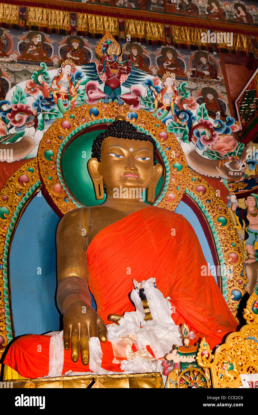 India, Arunachal Pradesh, Tawang Gompa, altar Buddha colourfully