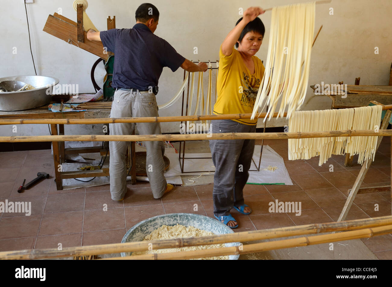 Husband and wife hand crafting wheat noodles in a shop in Fuli near Yangshuo Peoples Republic of China Stock Photo