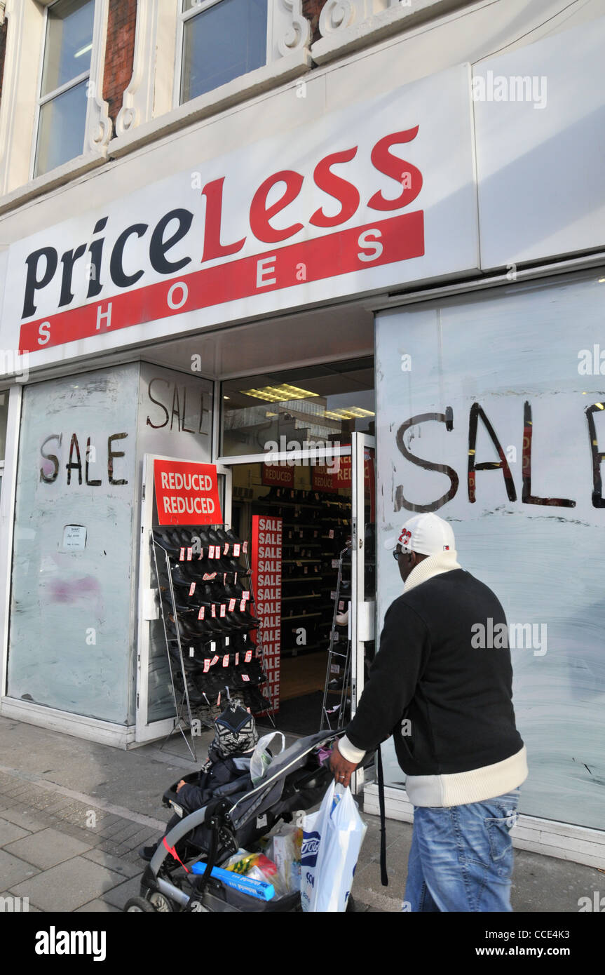 Subscribe to our mailing list Low price shoes for Women, Men and Kids, including, boots, sandals, dress and athletic shoes. Free Shipping +$25, Free Returns at any Payless Store. Payless ShoeSource.