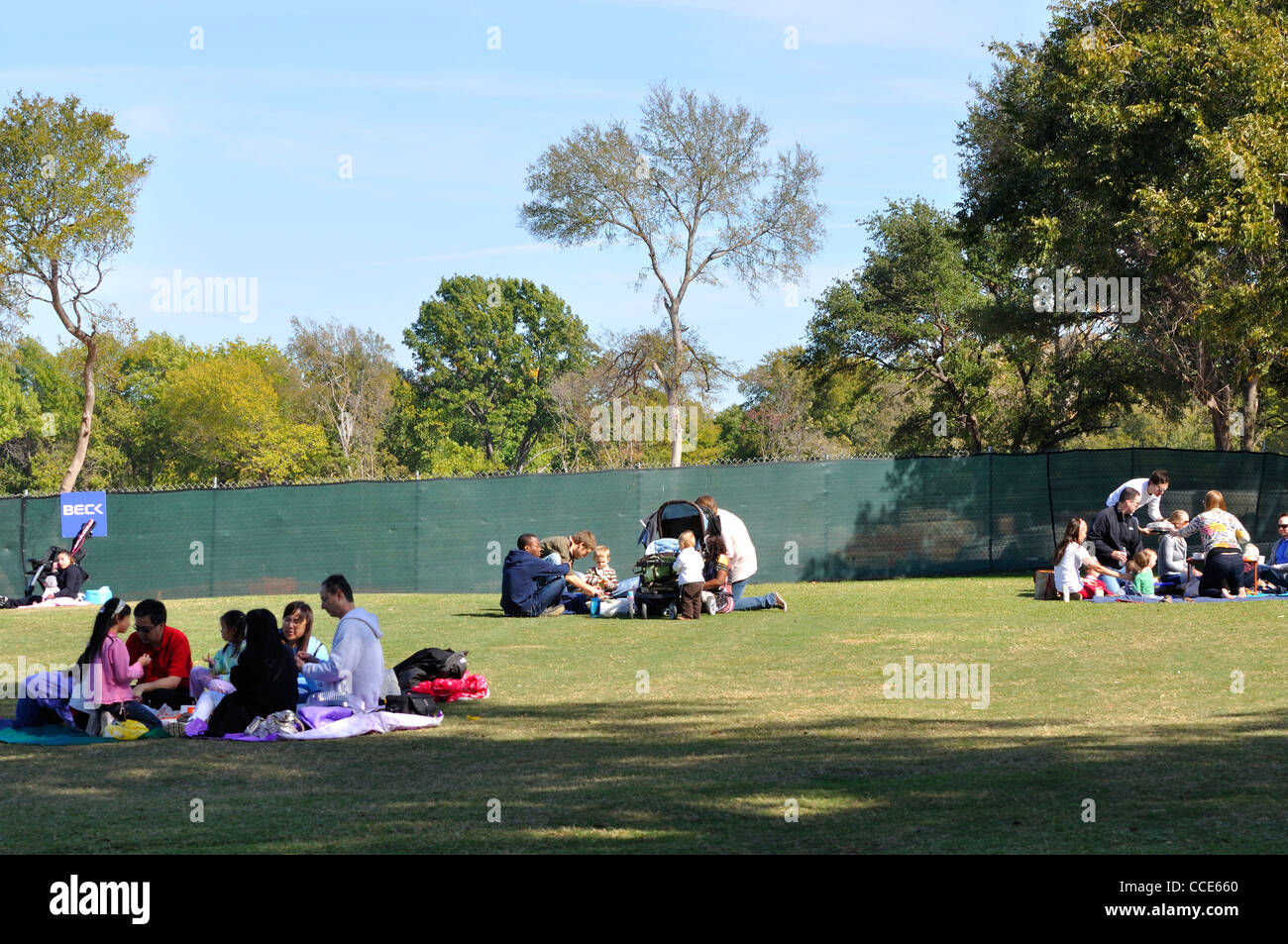 Dallas Arboretum, Texas, USA families on picnic Stock Photo Alamy