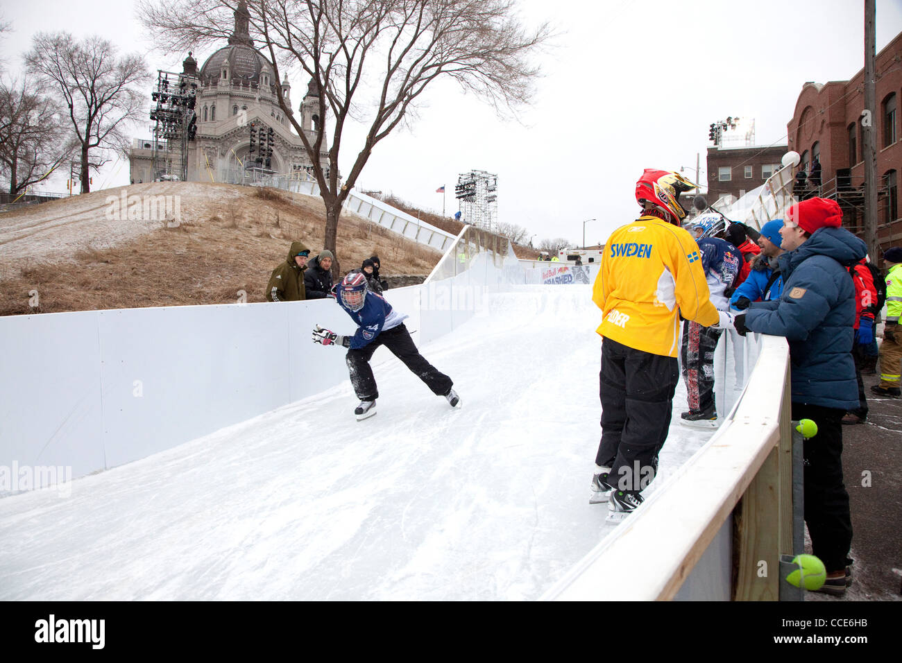 Minnesota ice skating outdoor hires stock photography and images Alamy