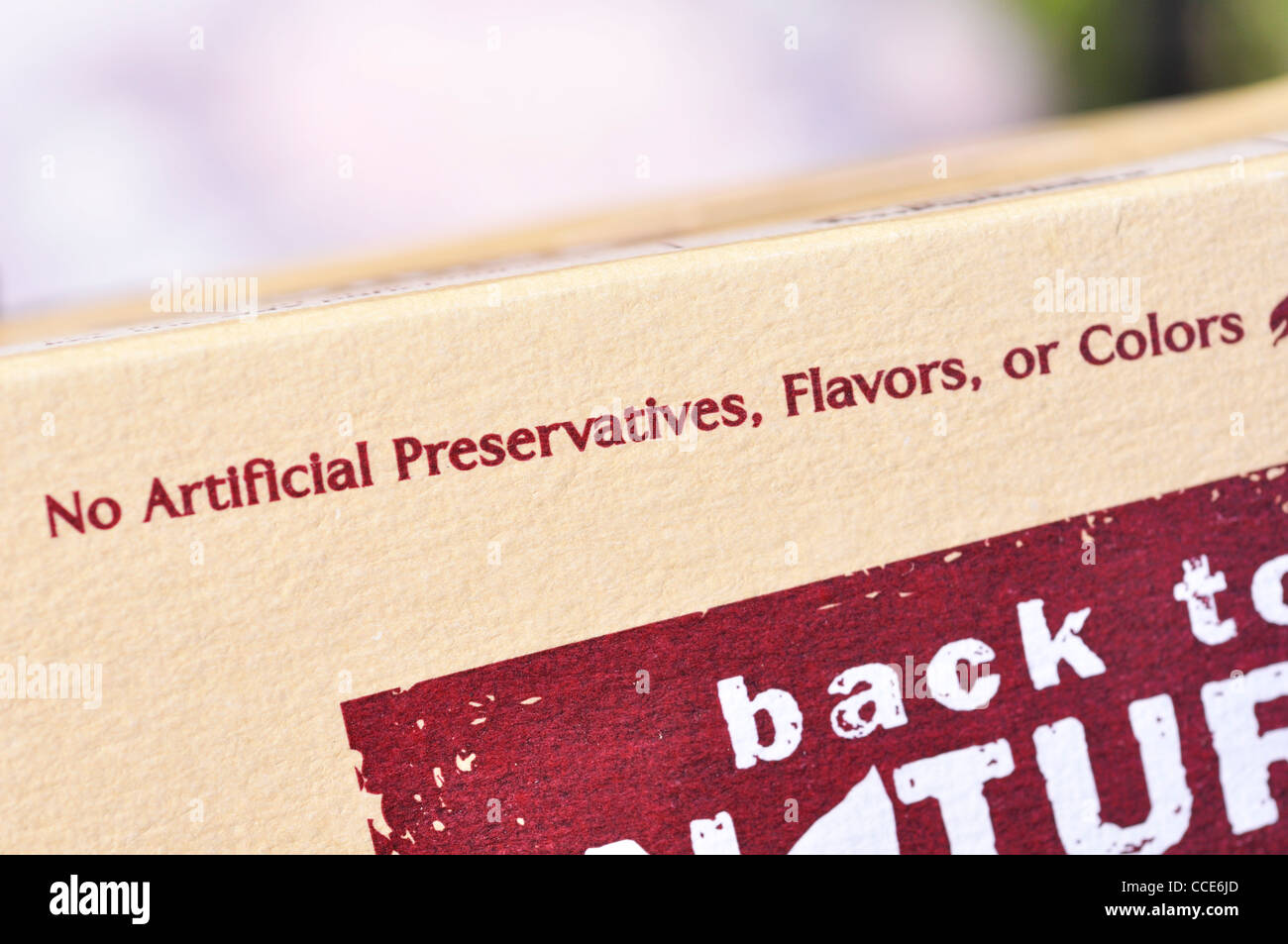 No artificial preservatives, flavors, or colors sign on food package Stock Photo