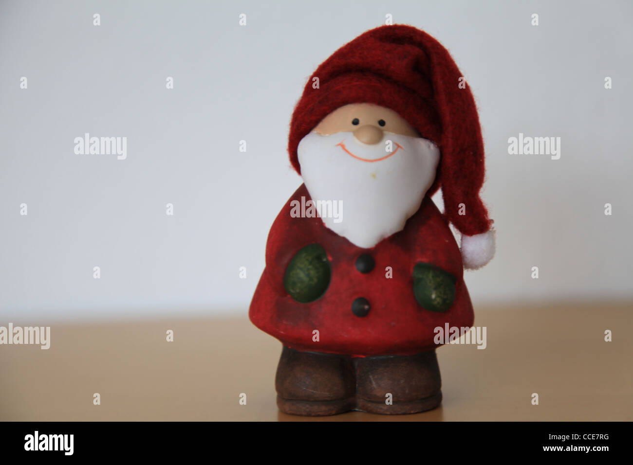 Weihnachten,Weihnachtsmann,weisser Bart,rote Mütze,Zwerg,Gnom, Wichtel, lächelnd, Figur, figürlich, freundlich, nett,Nikolaus Stock Photo