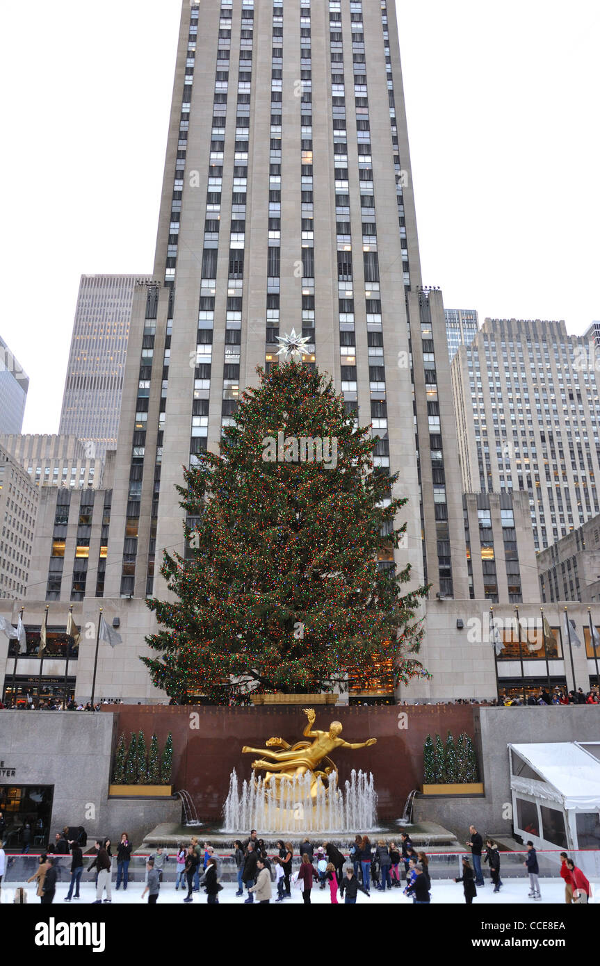 Christmas tree and ice skating rink at Rockefeller Center, New York