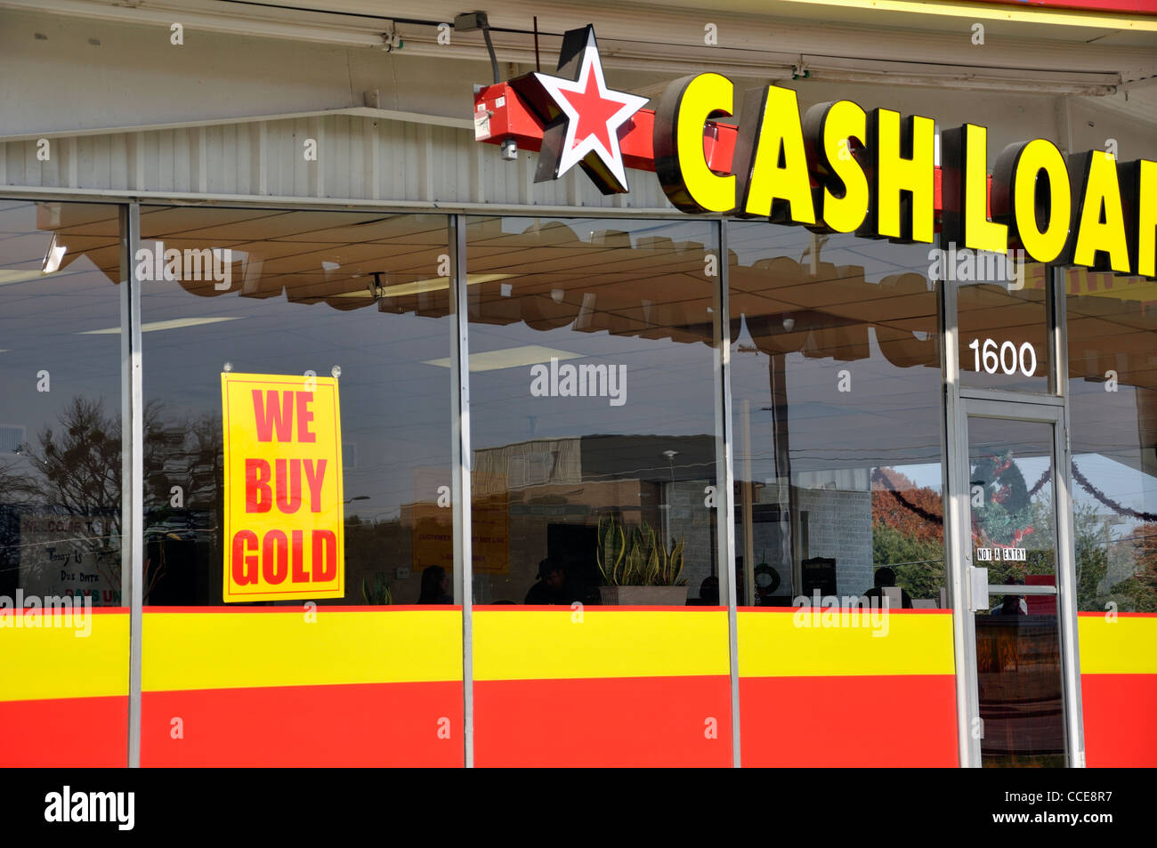 We Buy Gold sign on Cash loans shop, Texas, USA Stock Photo