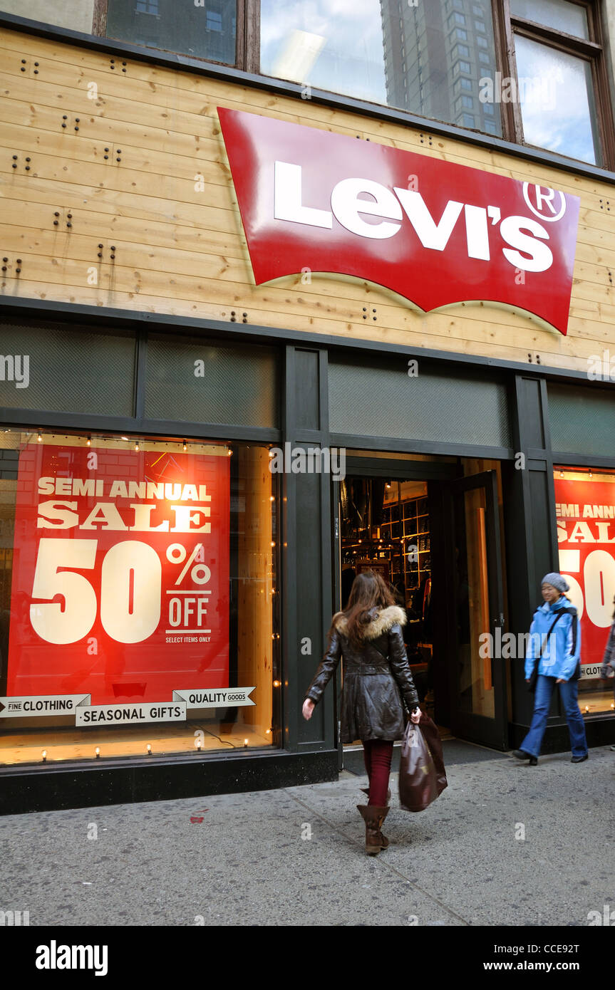 Halvtreds median Marco Polo Levi's jeans store, New York, USA Stock Photo - Alamy