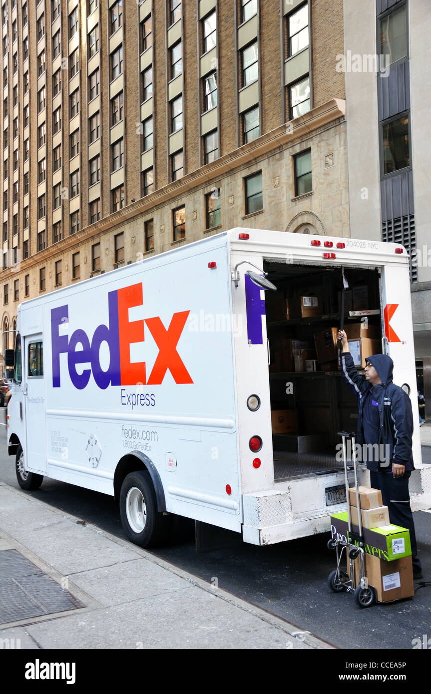 FedEx truck, New York City, USA Stock Photo - Alamy
