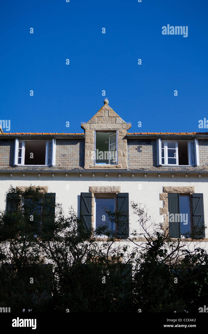 Windows house blue sky hi-res stock photography and images - Alamy