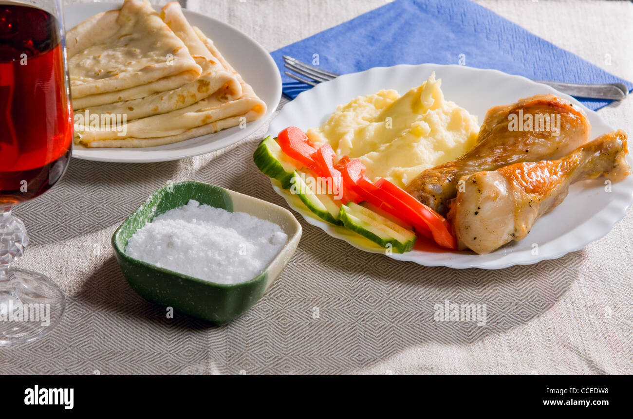 dinner of a potato and a chicken Stock Photo - Alamy