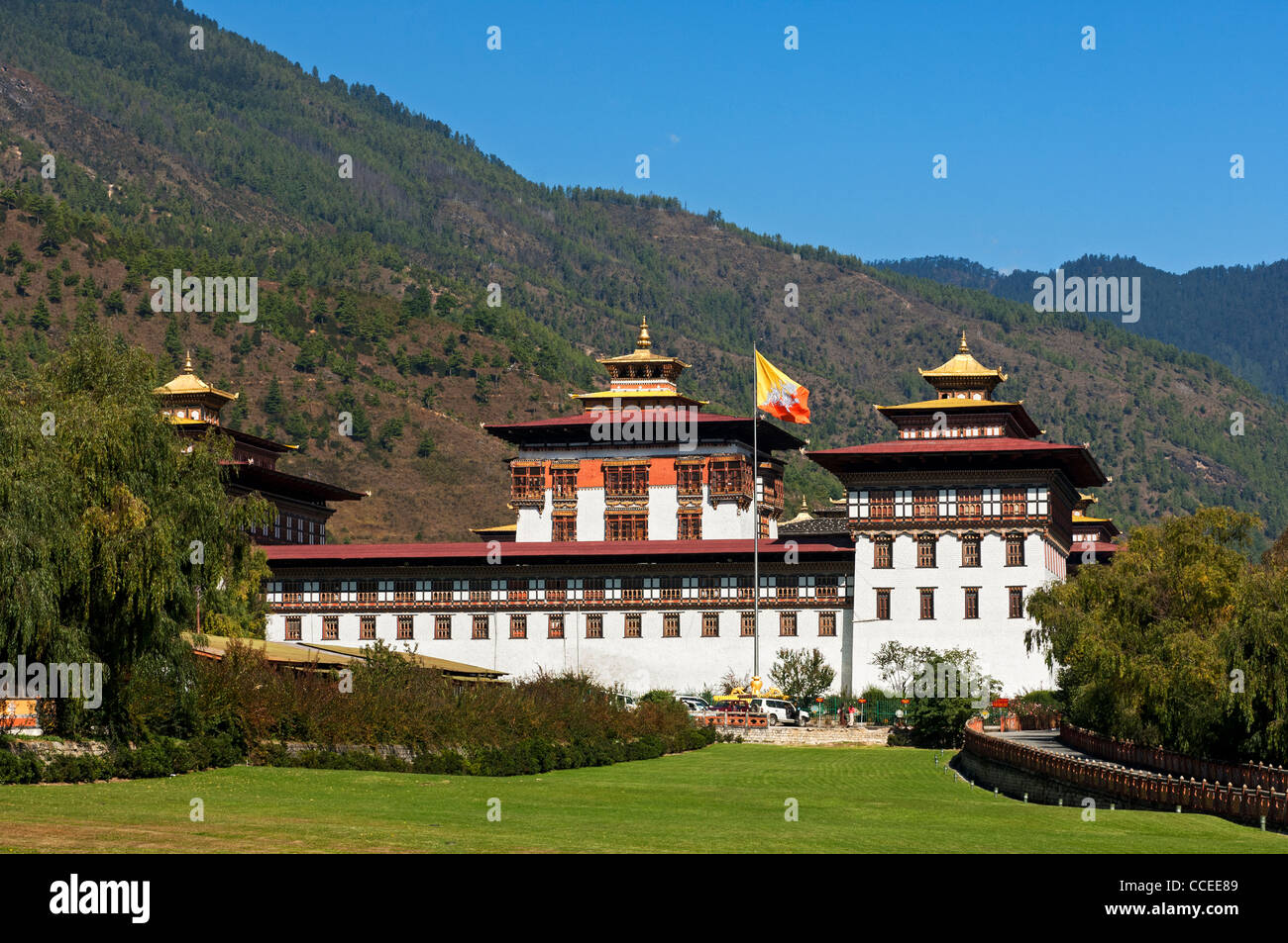 Seat of government Thimphu Dzong or Trashi Chhoe Dzong in the traditional architecural style, Thimphu, Bhutan Stock Photo