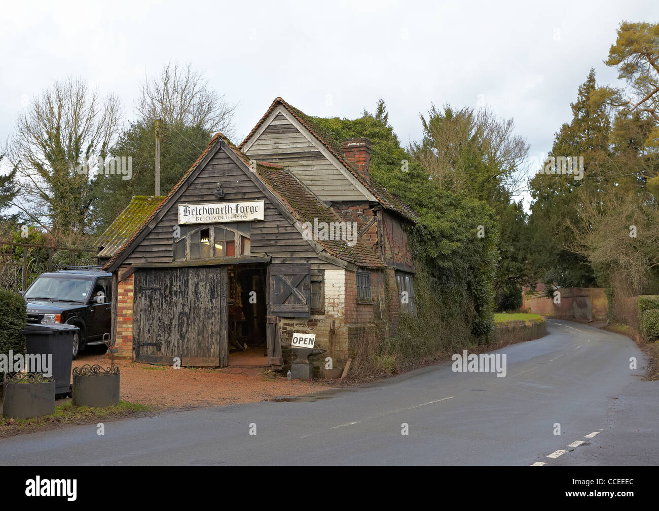 Surrey old Betchworth smithy and Stock Photo Alamy