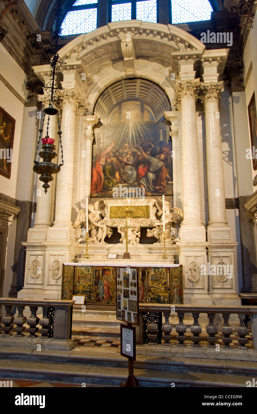 Church altar hi-res stock photography and images - Alamy