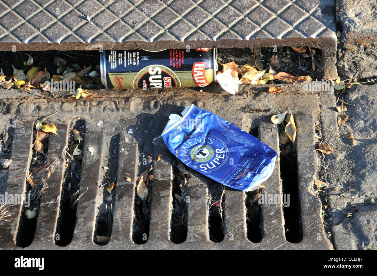 Lager cans gutter alcohol drink drunken anti social behaviour litter Stock Photo