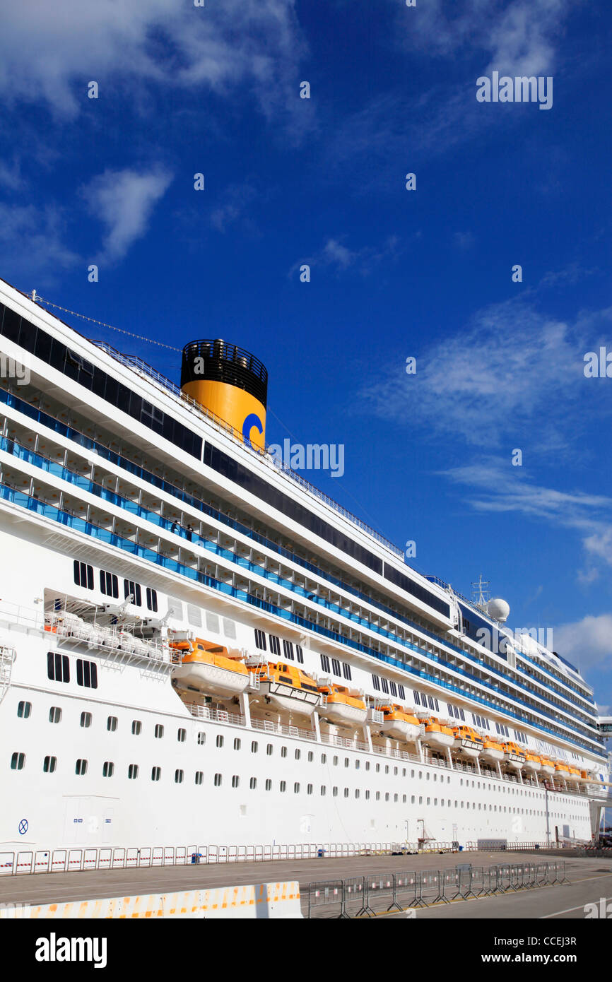 Costa cruise ship hi-res stock photography and images - Alamy