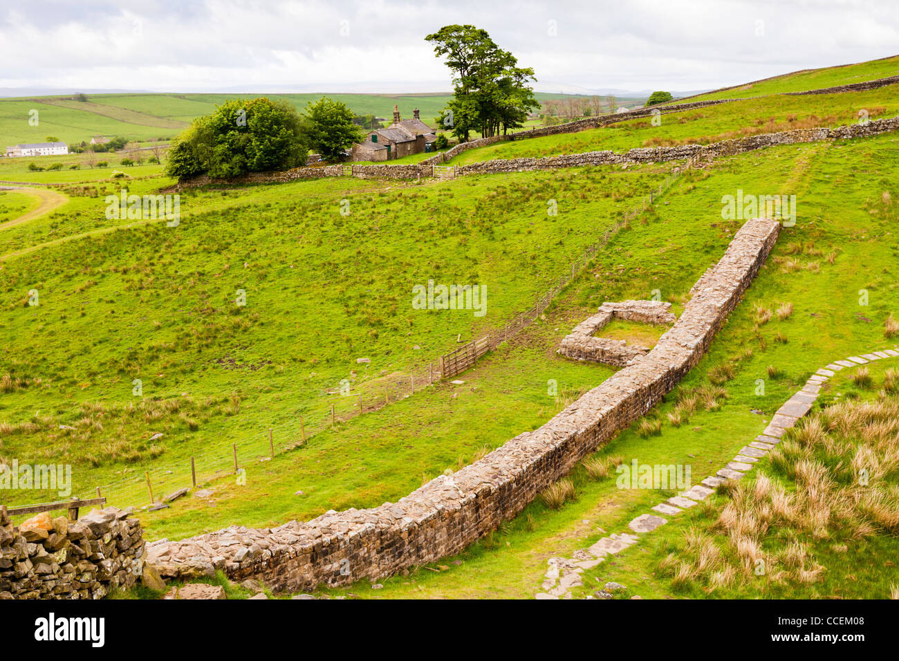 Hadrians Wall, Northumberland, and the surrounding farmland. Stock Photo