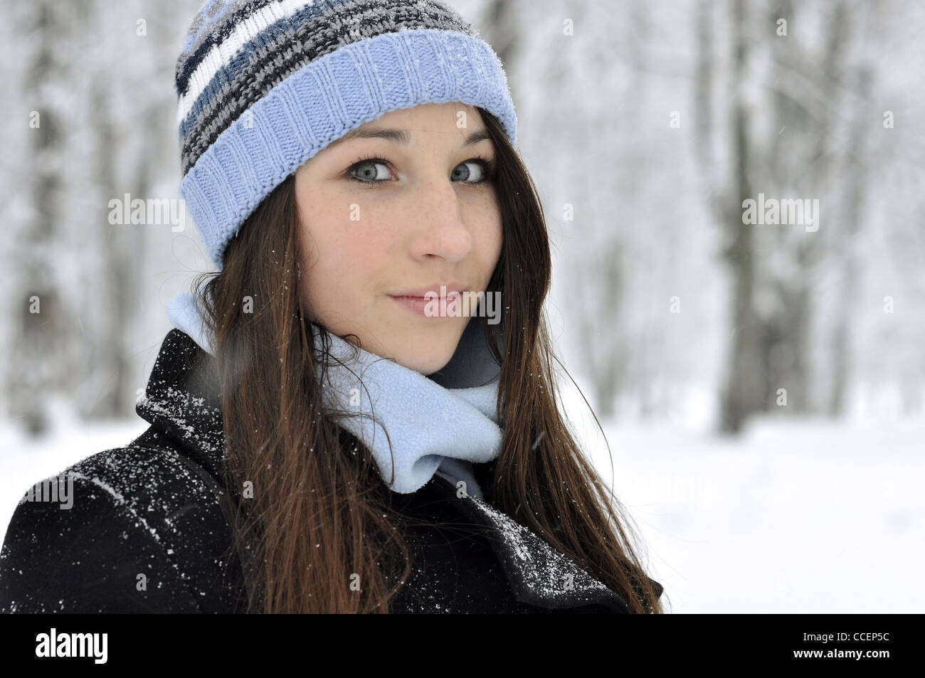 Beautiful young girl in snowy winter park Stock Photo - Alamy
