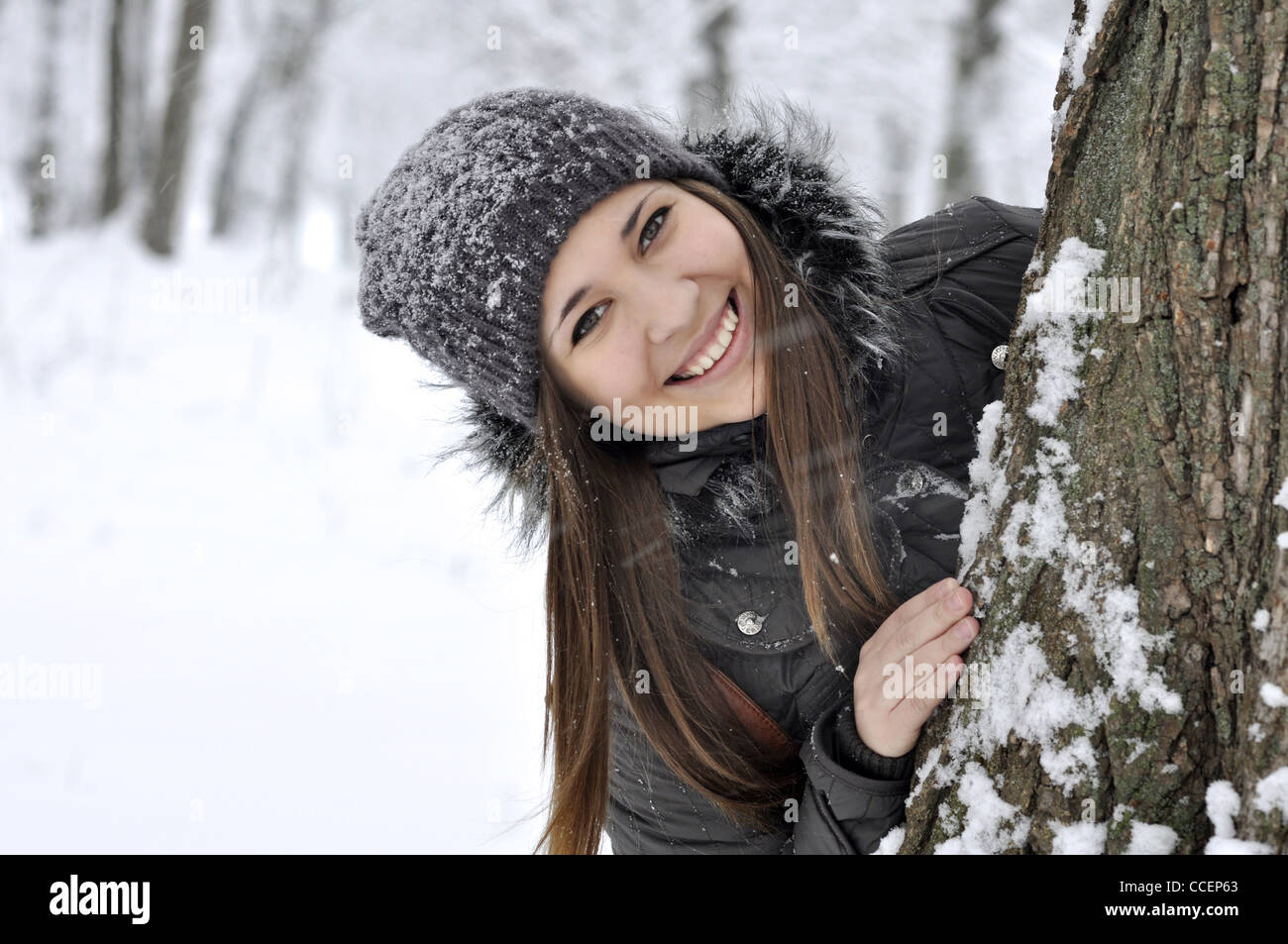 Beautiful young girl in snowy winter park Stock Photo - Alamy