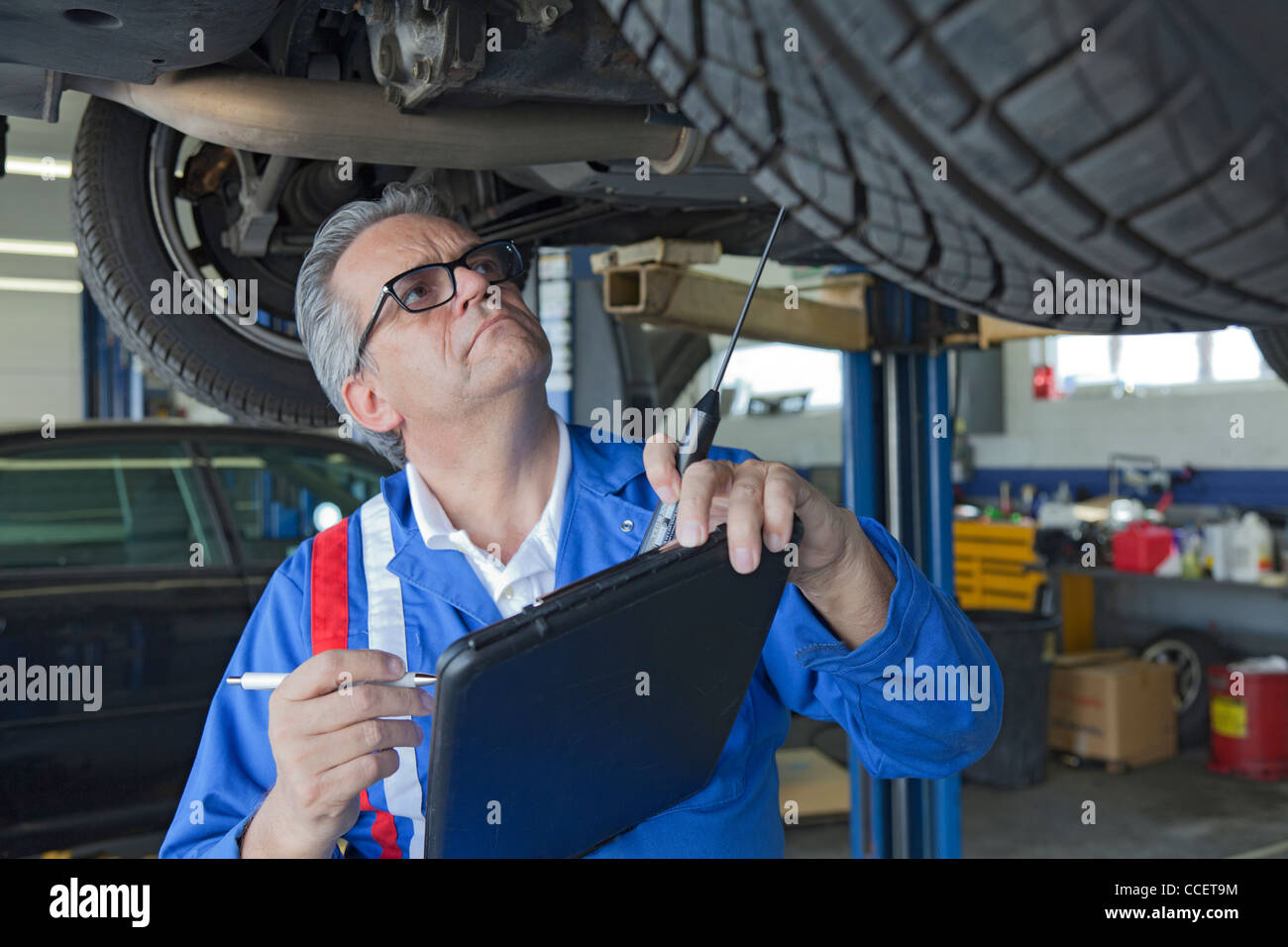 Vehicle repair hi-res stock photography and images - Alamy