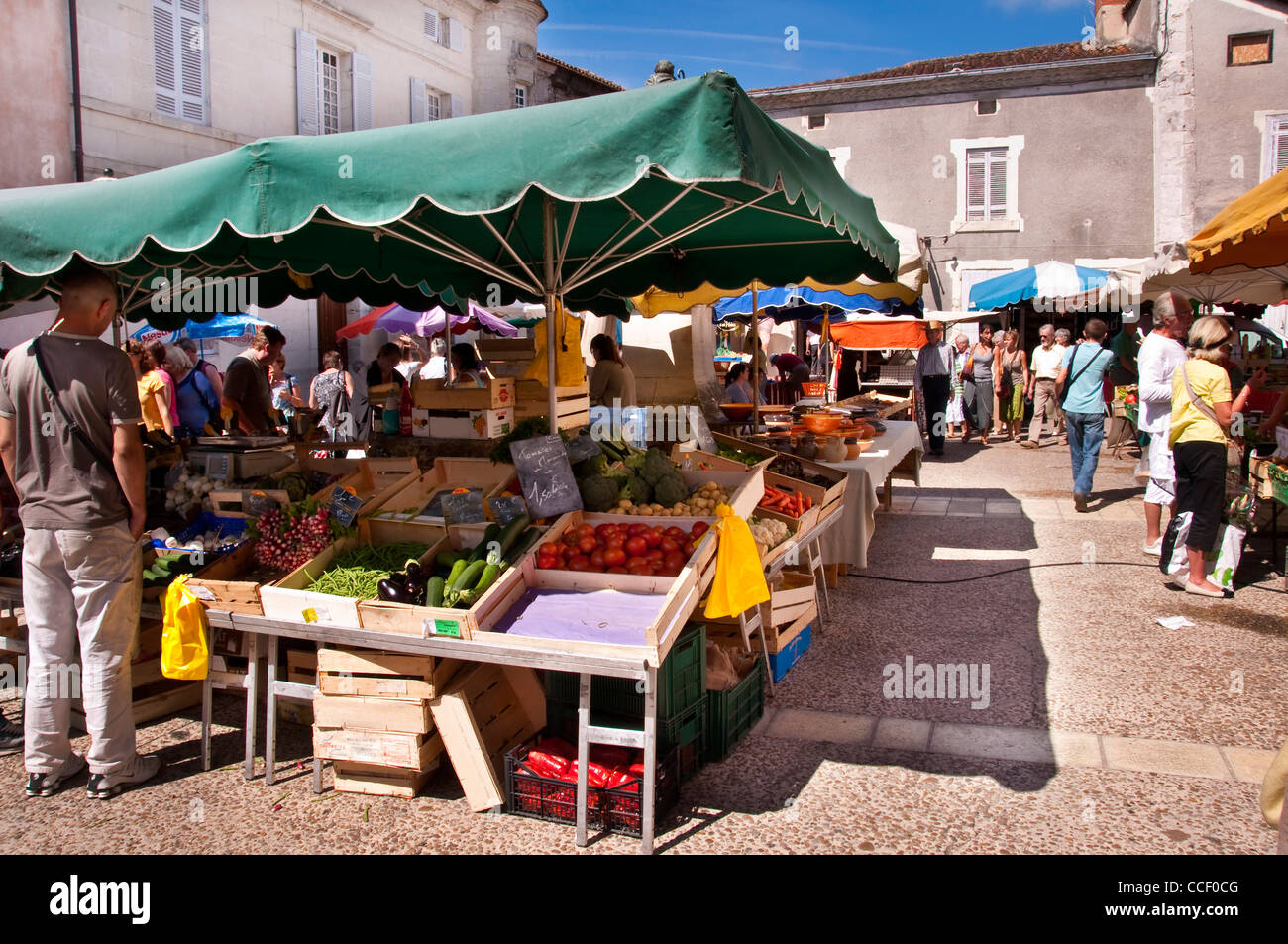 Saint-Astier (Périgord) fresh market - Southern France Stock Photo