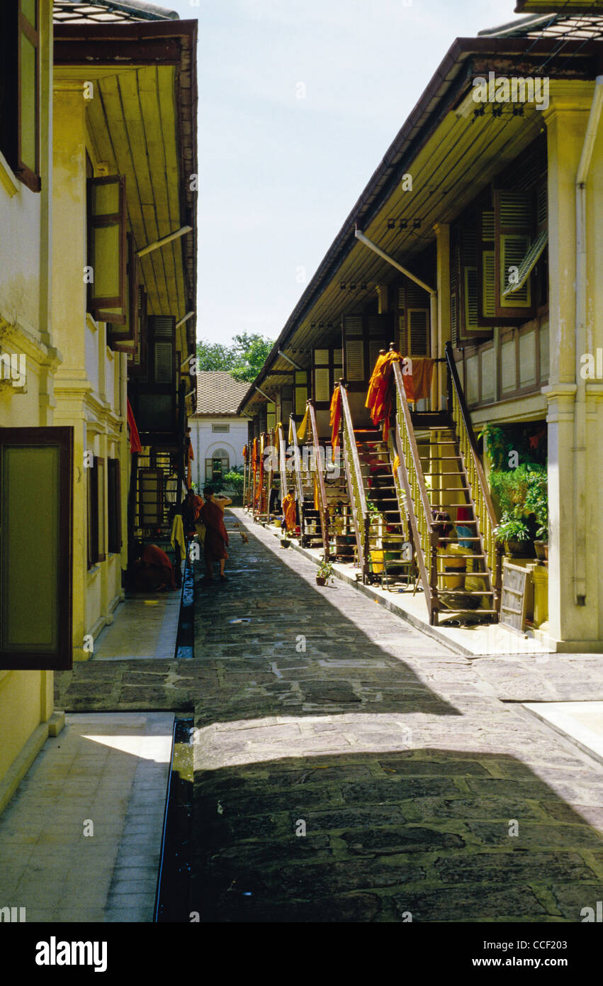 Buddhist monks’ living quarters in Bangkok, Thailand Stock Photo Alamy
