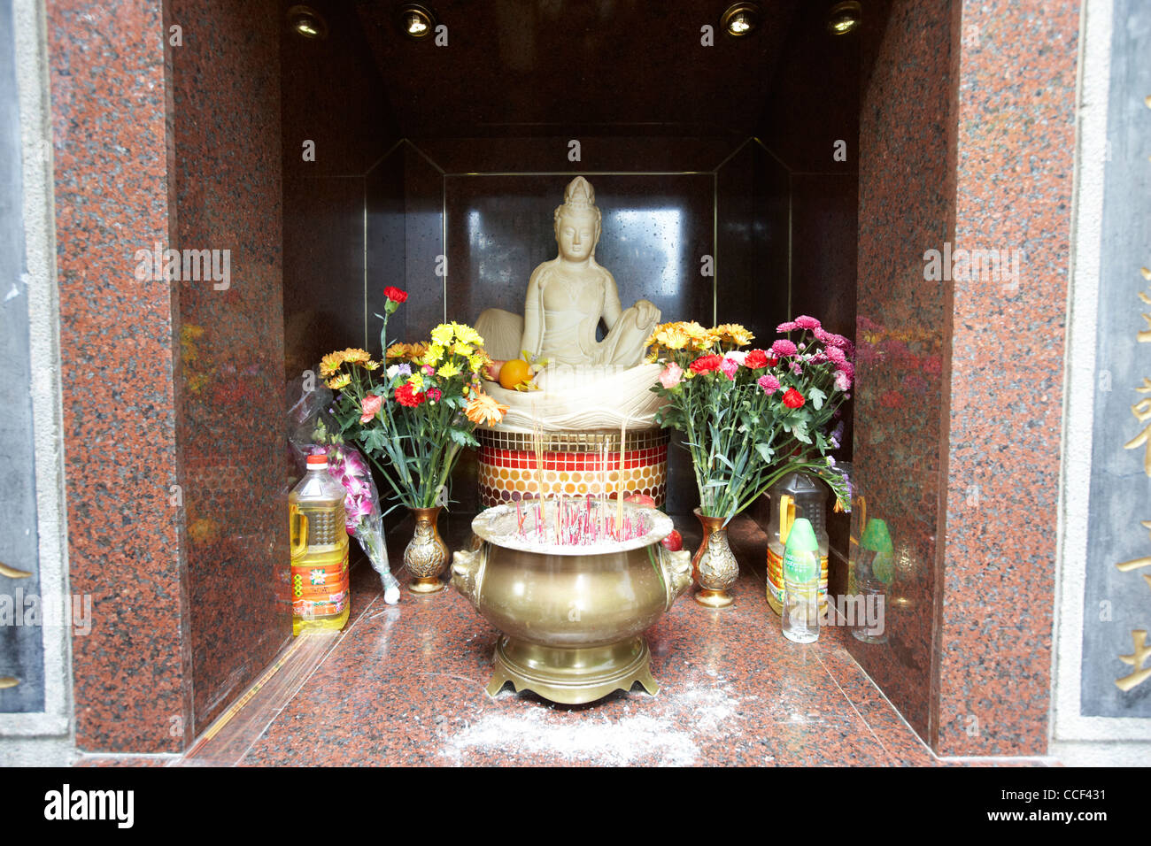 joss stick and flower offerings at buddha temple in po fook hill cemetery sha tin new territories hong kong hksar china asia Stock Photo