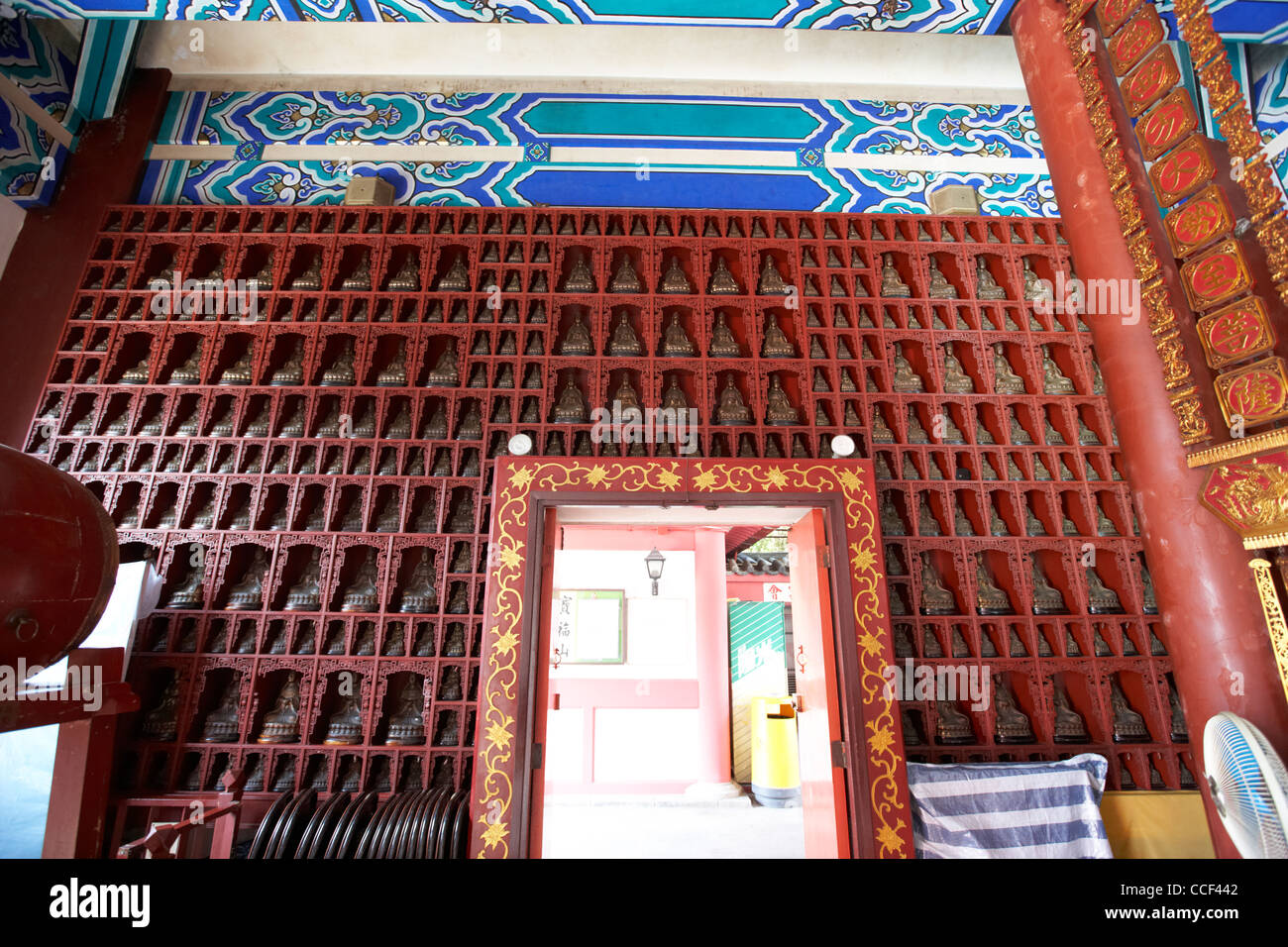 walls of temple with hundreds of small buddha statues po fook hill