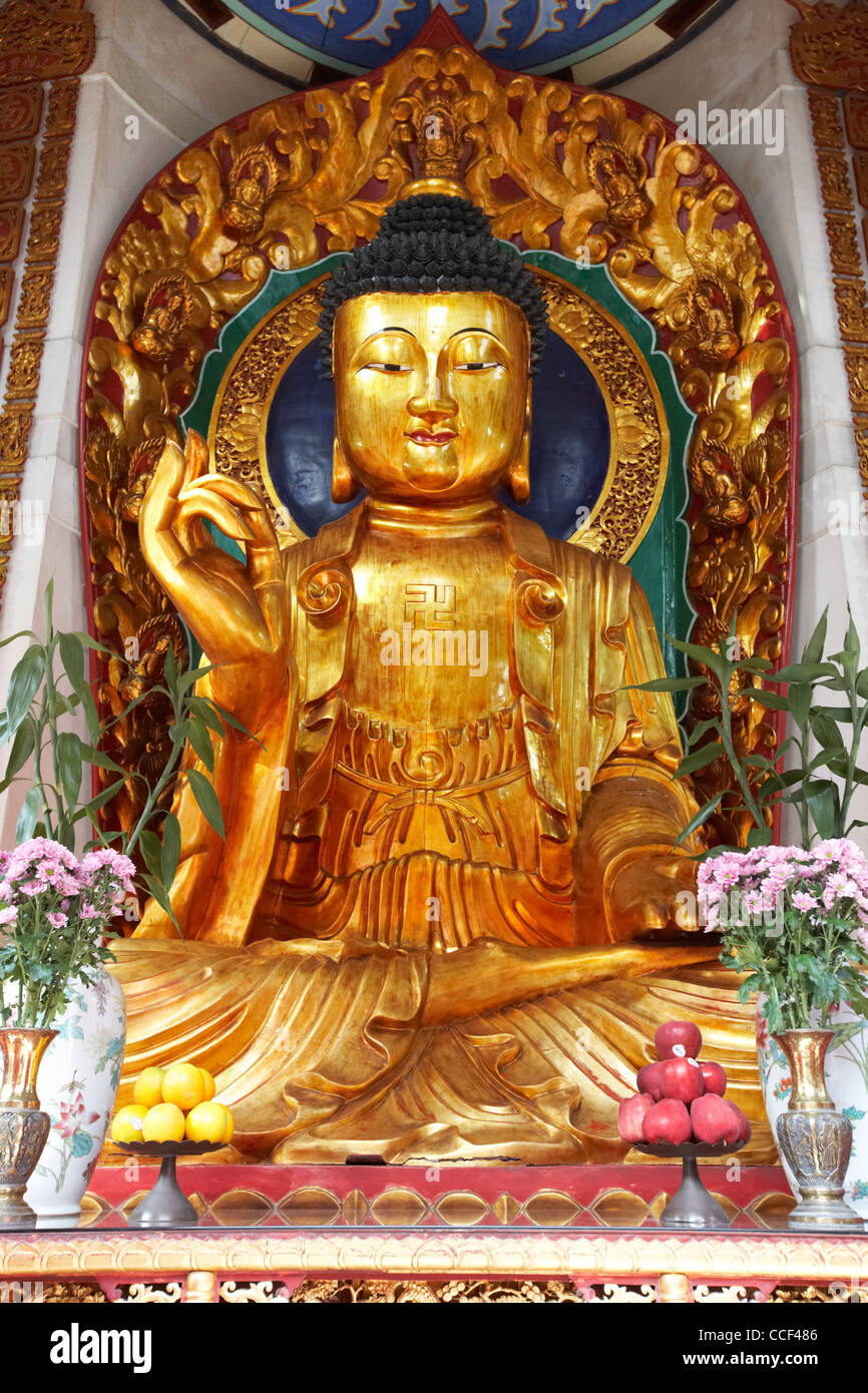 Large gold buddha hires stock photography and images Alamy