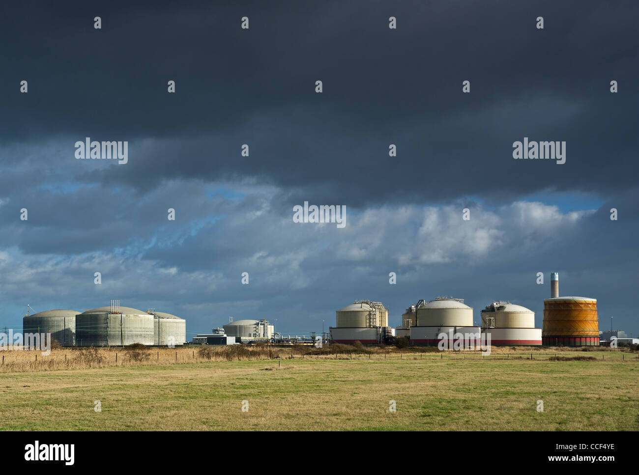 Storage tanks on the Isle of Grain Stock Photo Alamy