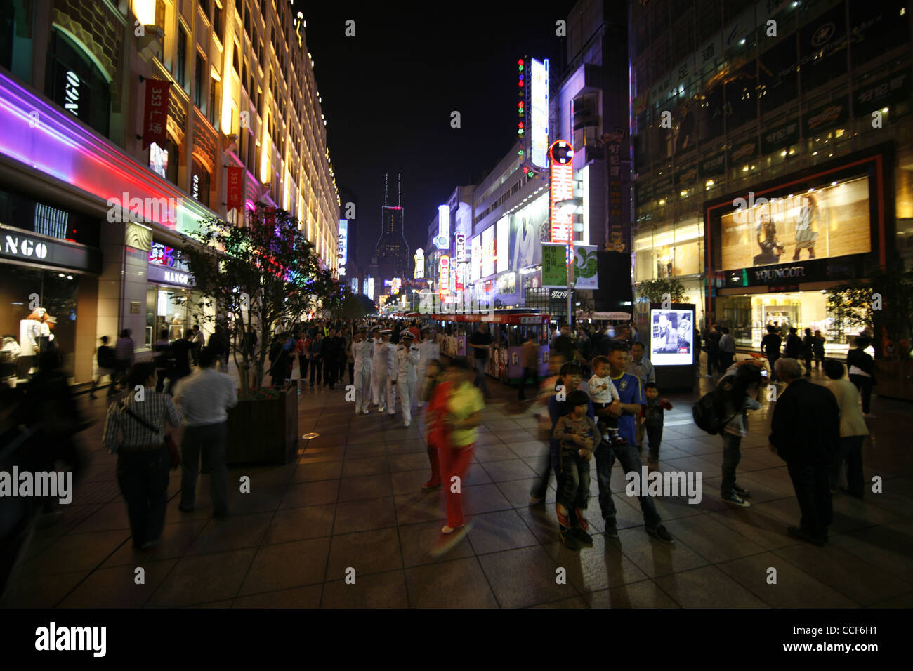 Shanghai night life hi-res stock photography and images - Alamy