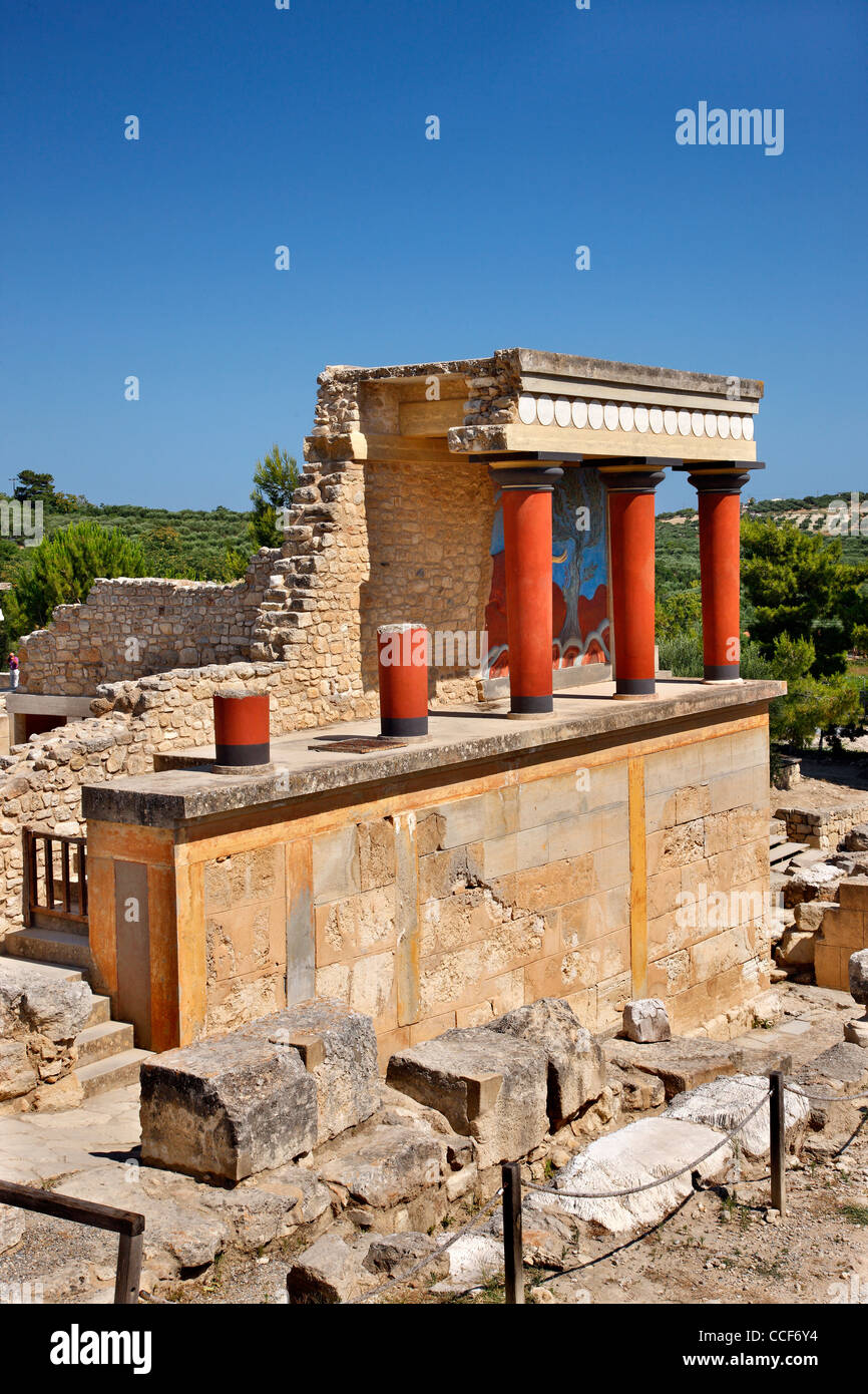 Partial view of the Minoan Palace of Knossos with characteristic columns and a fresco of a bull behind. Crete, Greece Stock Photo