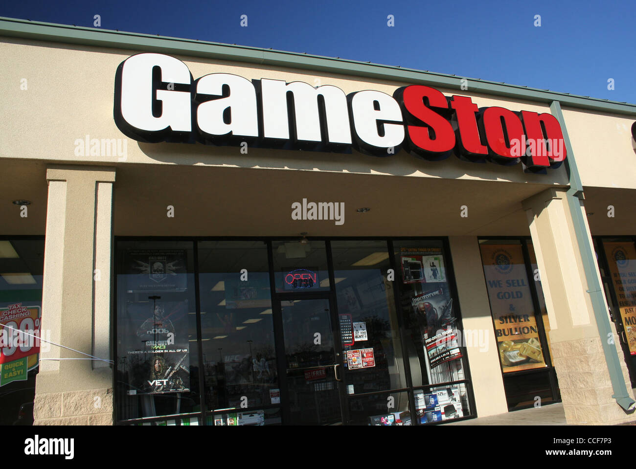 Game store front hi-res stock photography and images - Alamy