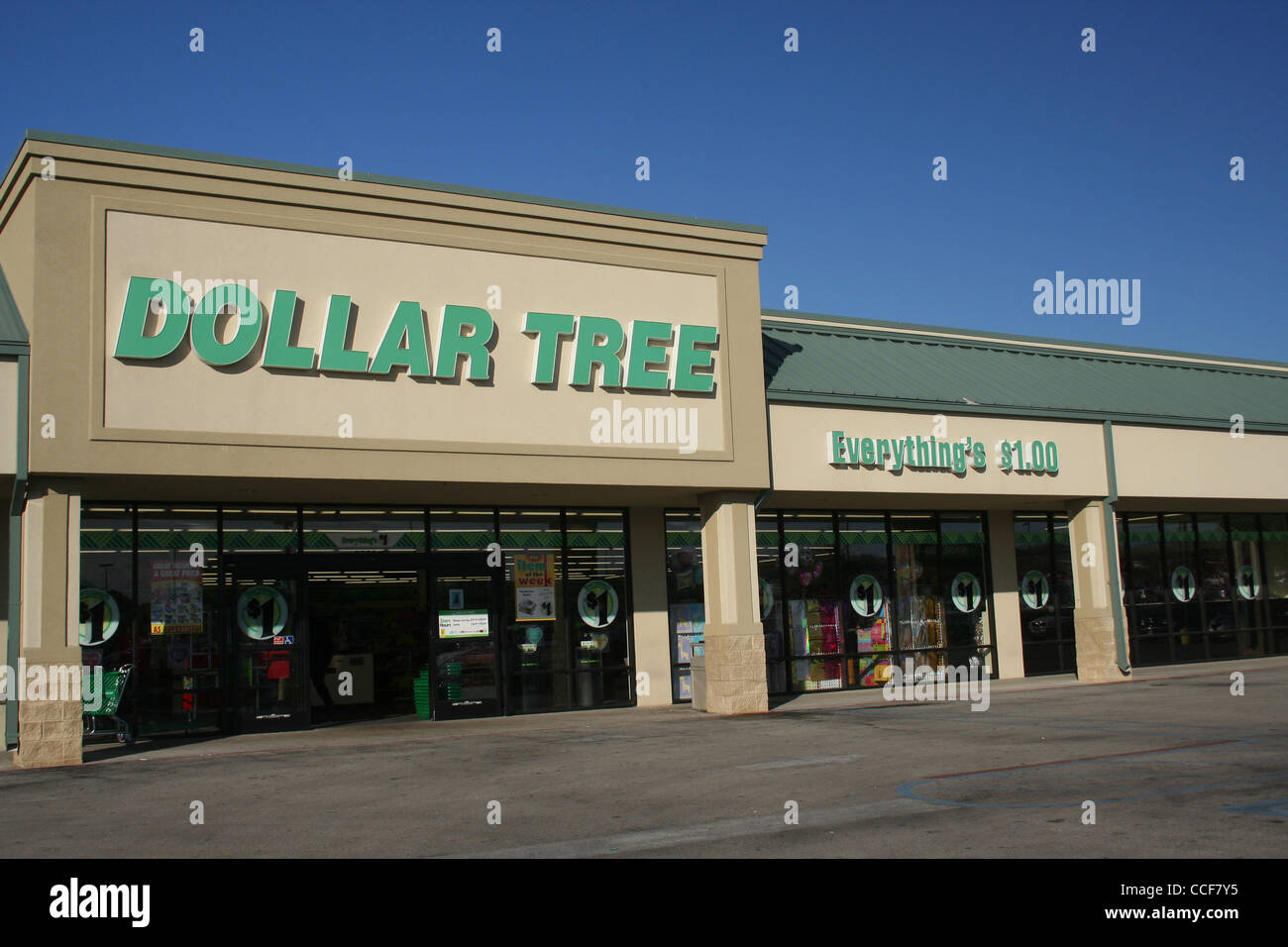 Dollar Tree Store Located in Tyler Texas Stock Photo Alamy