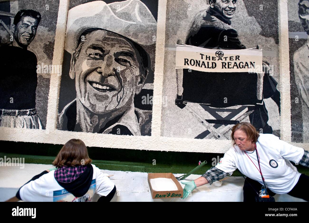 Dec 28 2010 Irwindale California Usa Volunteers At The