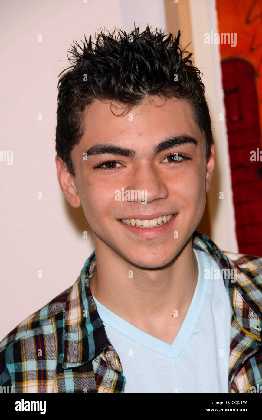 Dec. 12, 2010 - Los Angeles, California, U.S. - Adam Irigoyen.Hold Up