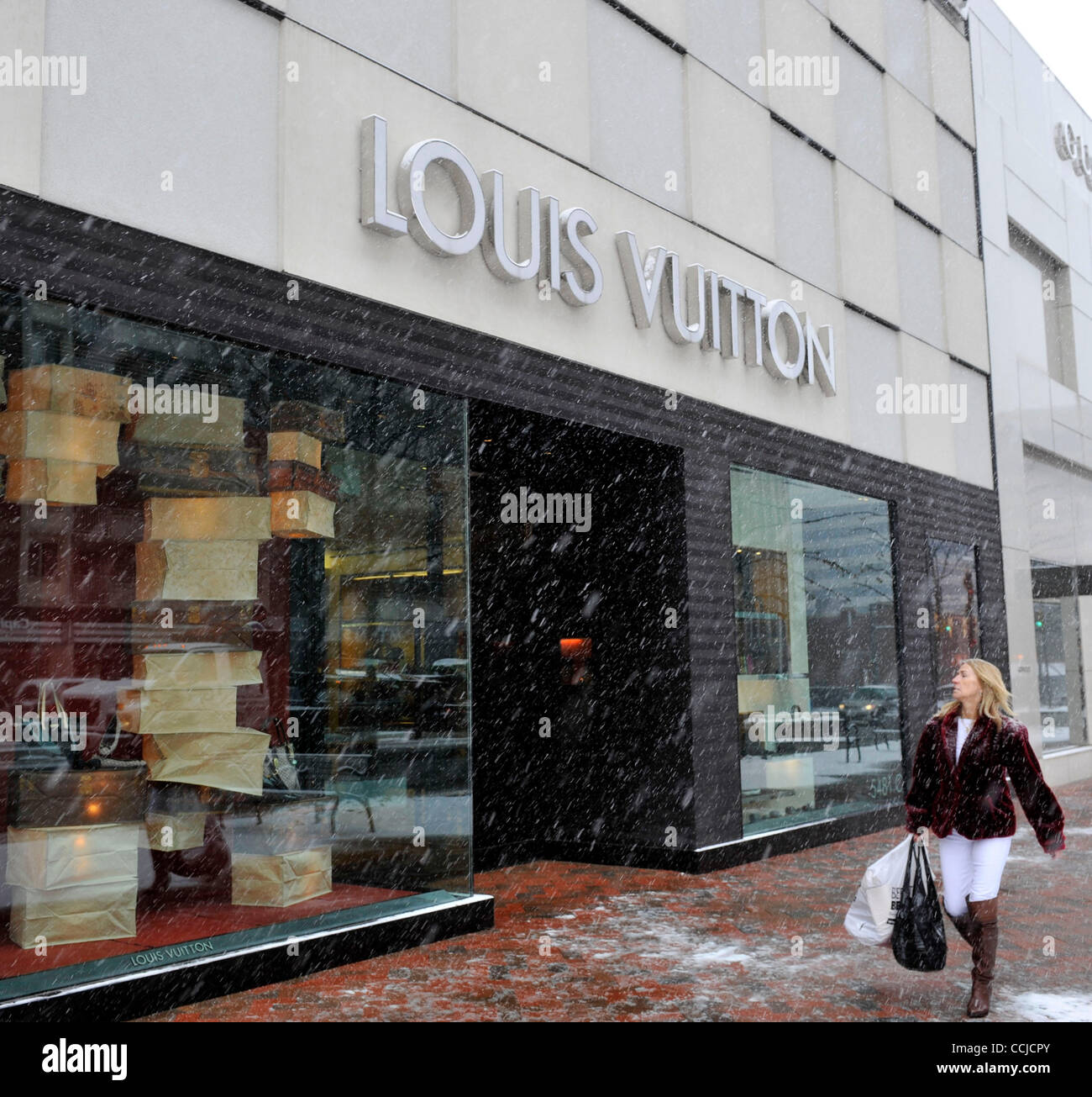 Dec. 16, 2010 - Chevy Chase, Maryland, U.S. - A Louis Vuitton store during  a snow storm in Chevy Chase. Despite a down economy, sales of luxury goods  in the U.S. are