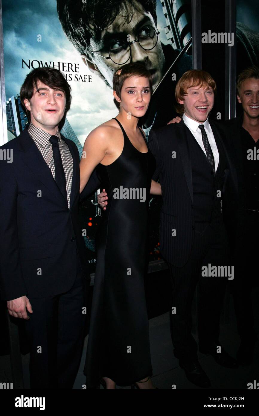 Nov. 15, 2010 - New York, New York, U.S. - DANIEL RADCLIFFE, EMMA WATSON AND RUPERT GRINT arrive for the premiere of ''Harry Potter and the Deathly Hallows Part I'' at Alice Tully Hall at Lincoln Center in New York on November 15, 2010... K66806SN(Credit Image: © Sharon Neetles/Globe Photos/ZUMApres Stock Photo