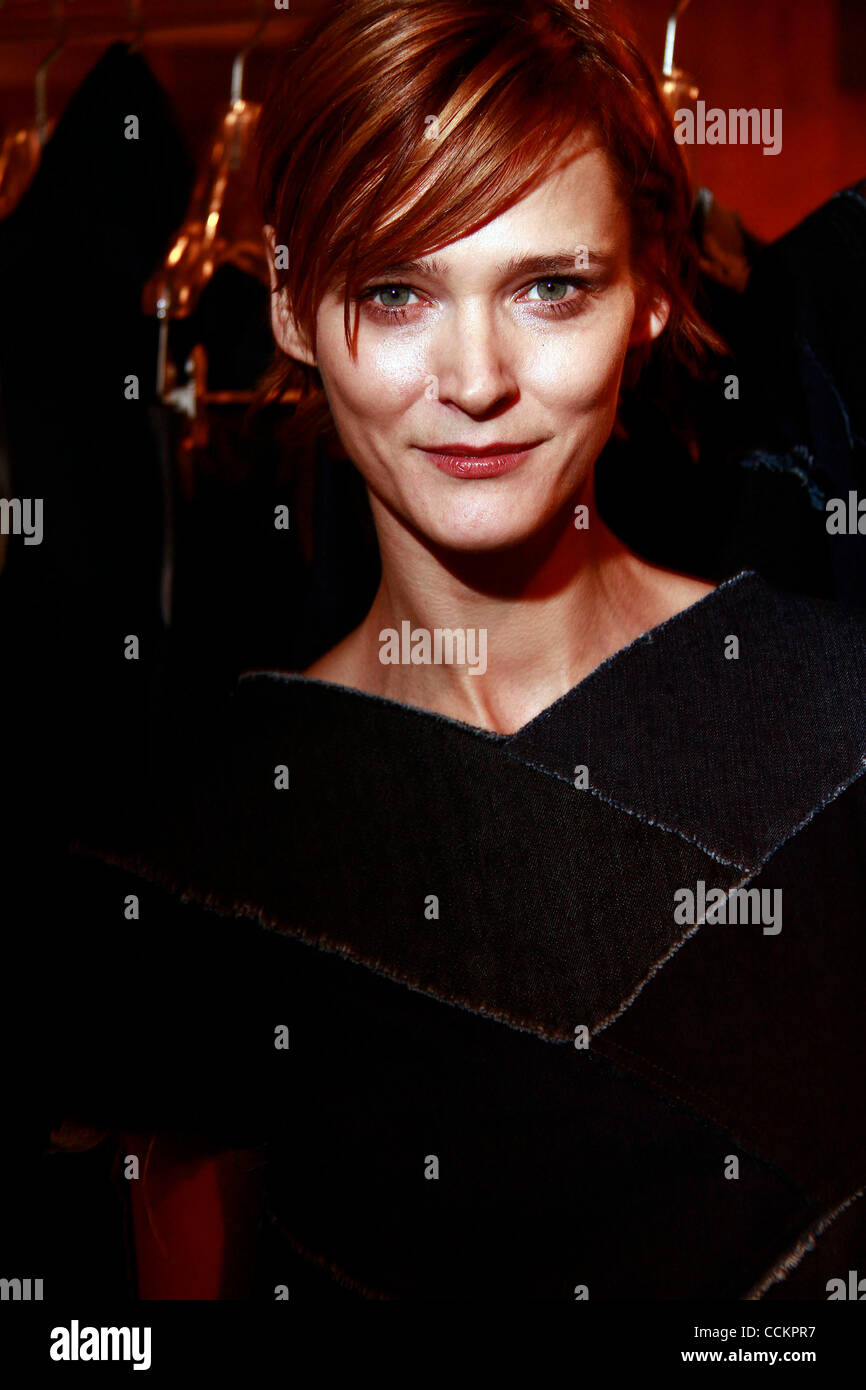 Backstage Milan Spring Summer Prada Model Carmen Kass long stright blonde  hair brown roots, pale pinkmatt lipstick, looking to Stock Photo - Alamy