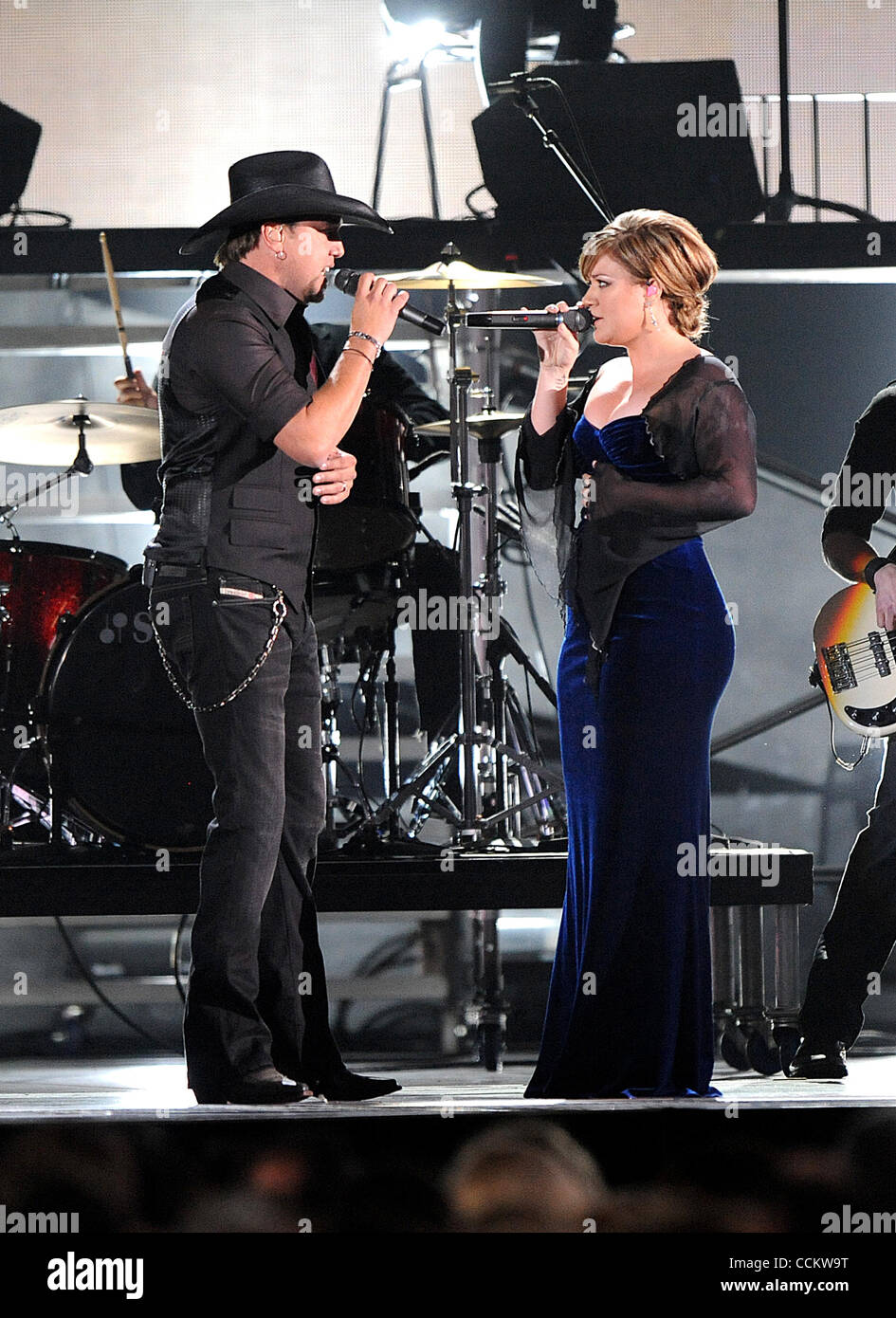 Kelly Clarkson dating Jason Aldean