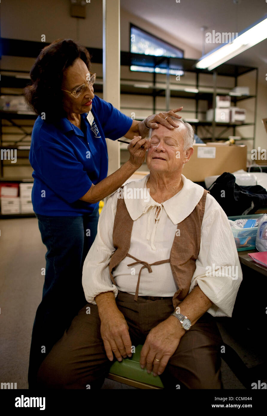 Nov. 12, 2010 Claremont, California, USA Mary Russell makes up Kay