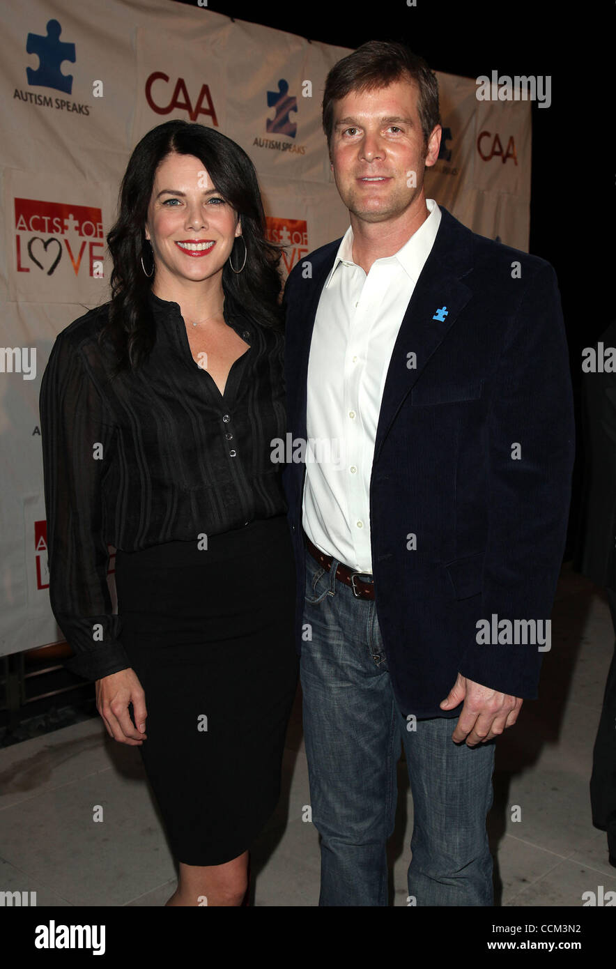LAUREN GRAHAM & PETER KRAUSE arrives for the 8th Annual 'Acts of Love' to support Autism Awareness at CAA. (Credit Image: © Lisa O'Connor/ZUMApress.com) Stock Photo