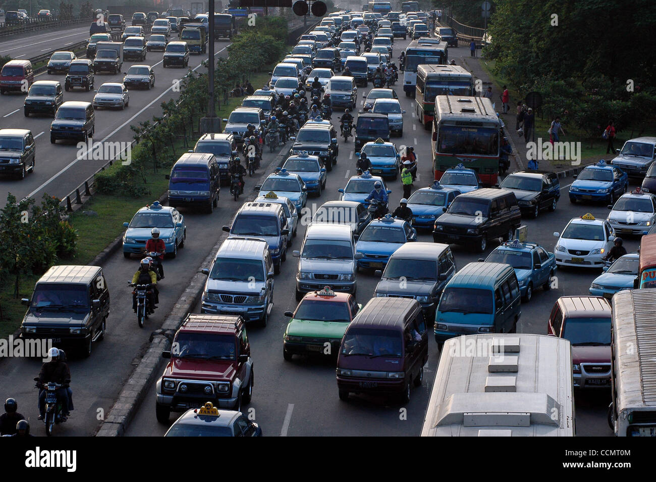JAKARTA, INDONESIA - JUNE 15, 2004 Atmosphere of traffic that stuck in