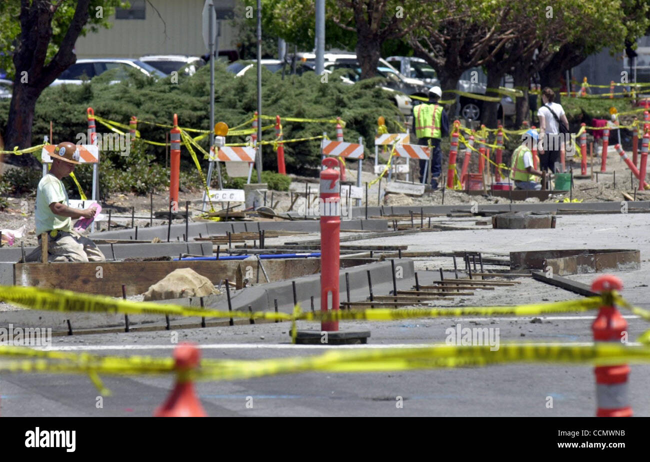 Construction workers put in a new concrete curb on Fairmount Avenue on Tuesday June 29, 2004 in El Cerrito, Calif.   The city is using about $1 million to redo the avenue to make it more pedestrian friendly.   (Contra Costa Times/ Gregory Urquiaga) Stock Photo