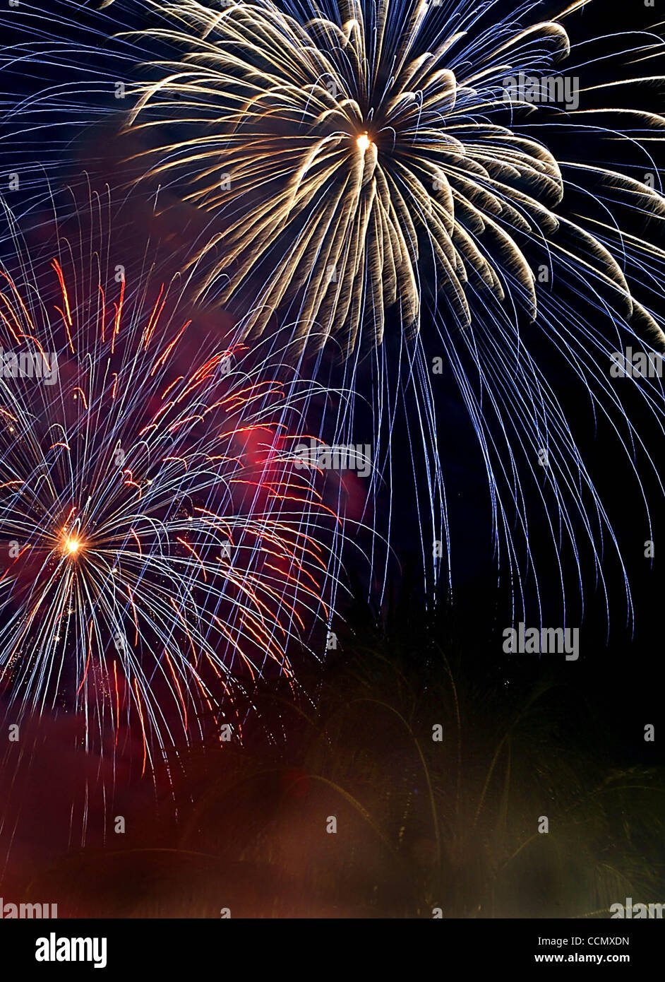070404 sc met fireworks4/4 DELRAY BEACH Fireworks, produced by