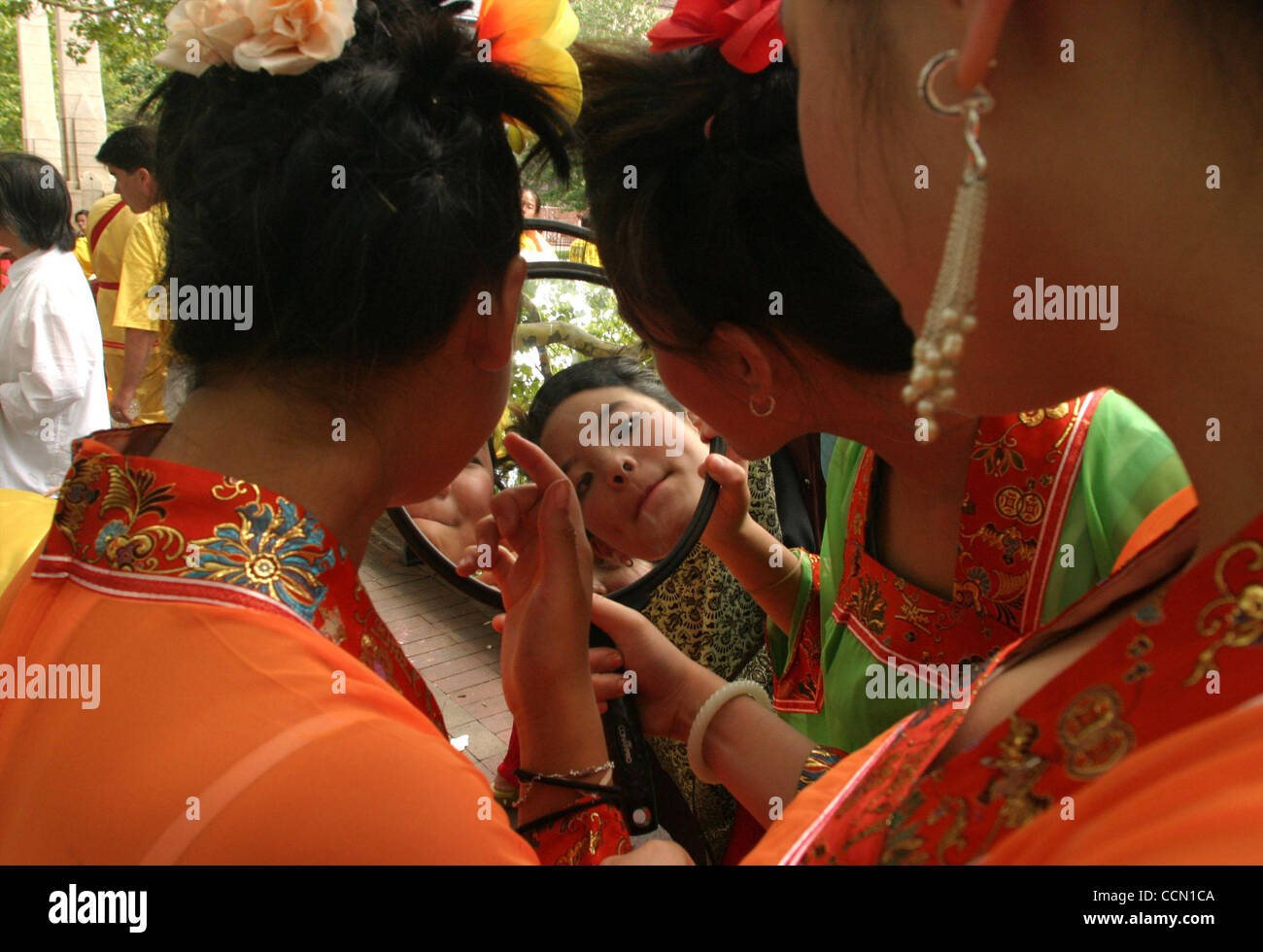 Falun gong hires stock photography and images Alamy